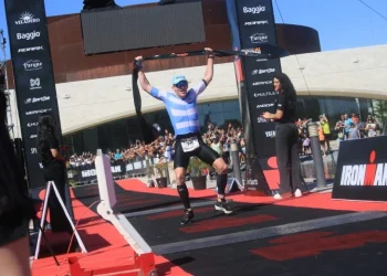 Pablo Manuel Bien y Clara Debiassi se coronaron en el Ironman 70.3 San Juan 2026