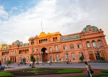 Ajuste estatal: El Gobierno nacional anunció la reducción de 27.000 empleos públicos para 2026