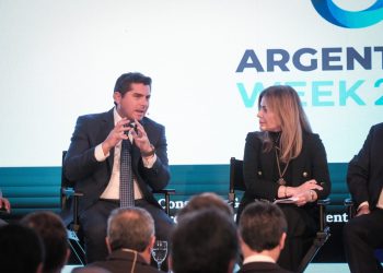 El gobernador Orrego participó de las mesas de diálogo de IDEA en Nueva York