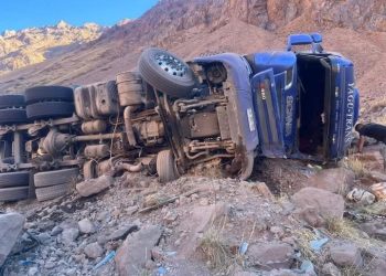 Vuelco en Alta Montaña: Una camionera resultó herida en la Ruta 7