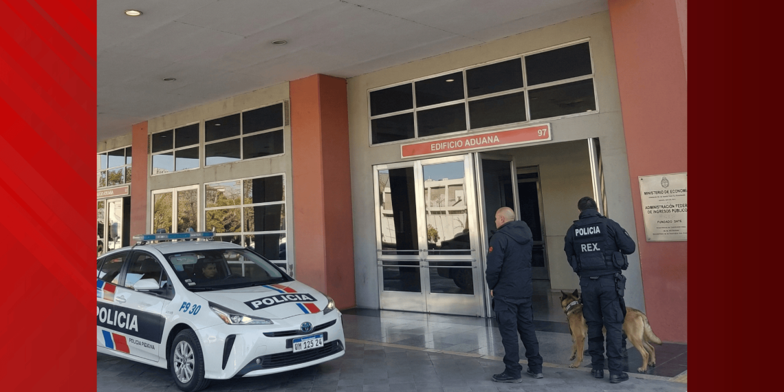 Violento choque en Chimbas: un joven de 18 años borracho se estrelló contra un árbol y hay dos heridos