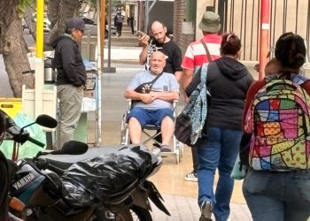 VEREDA DEL HOSPITAL RAWSON: UNA CARRERA DE OBSTÁCULOS