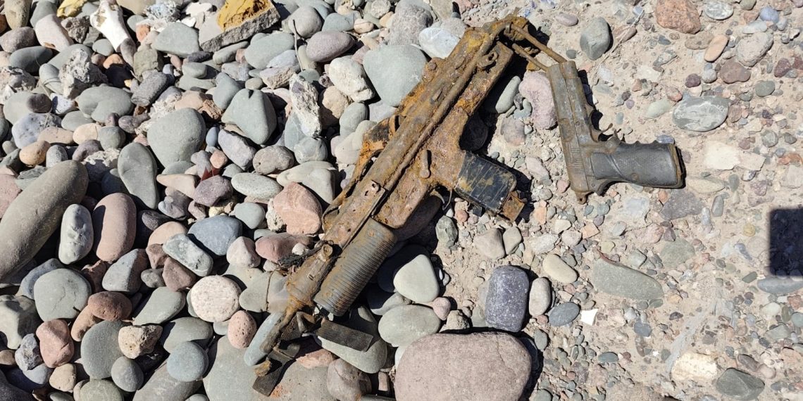 Misterioso hallazgo en Chimbas: Encontraron armas ocultas en un buzo