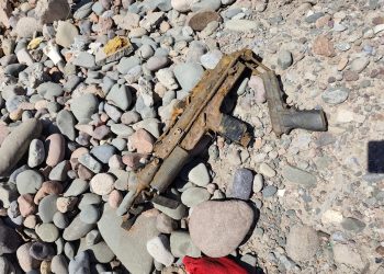 Misterioso hallazgo en Chimbas: Encontraron armas ocultas en un buzo