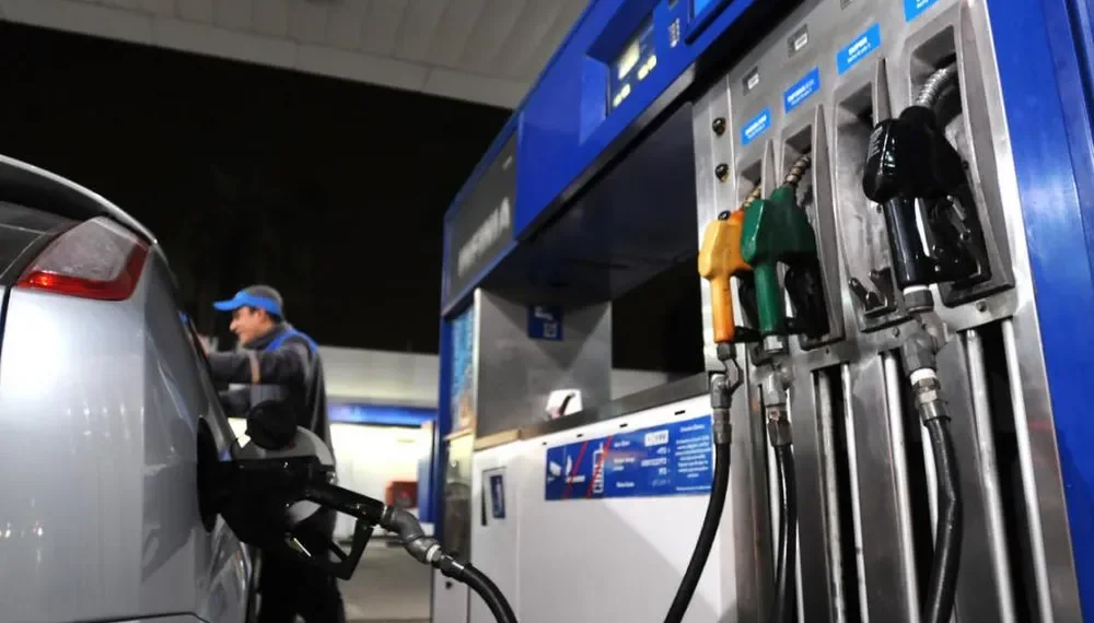 Argentina ya tiene la nafta más cara que Chile y es la tercera más costosa de la región