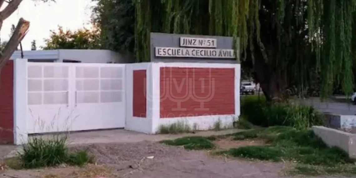 MISTERIO EN RAWSON: ROBARON 14 MATAFUEGOS DE UNA ESCUELA Y NADIE VIO NADA