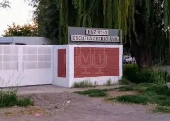 MISTERIO EN RAWSON: ROBARON 14 MATAFUEGOS DE UNA ESCUELA Y NADIE VIO NADA