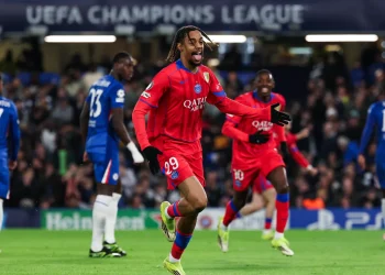 El PSG aplasta al Chelsea y el Real Madrid resiste el asedio en una jornada de pura jerarquía europea