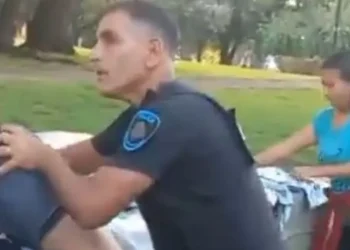 Repudio en Parque Avellaneda: operativo policial contra una joven que vendía ropa usada