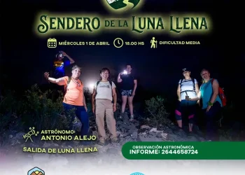 Senderismo bajo la luna llena: una aventura nocturna a minutos de la Ciudad
