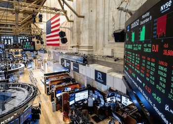 Lunes de tensión financiera: el Riesgo País alcanzó los 600 puntos y caen las acciones argentinas