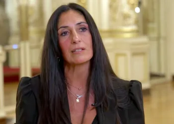 Hija de desaparecidos cuestiona el relato oficial y pide una “memoria completa”