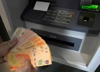 Confirmaron la fecha de pago para estatales: en marzo llegan con aumento del 5%