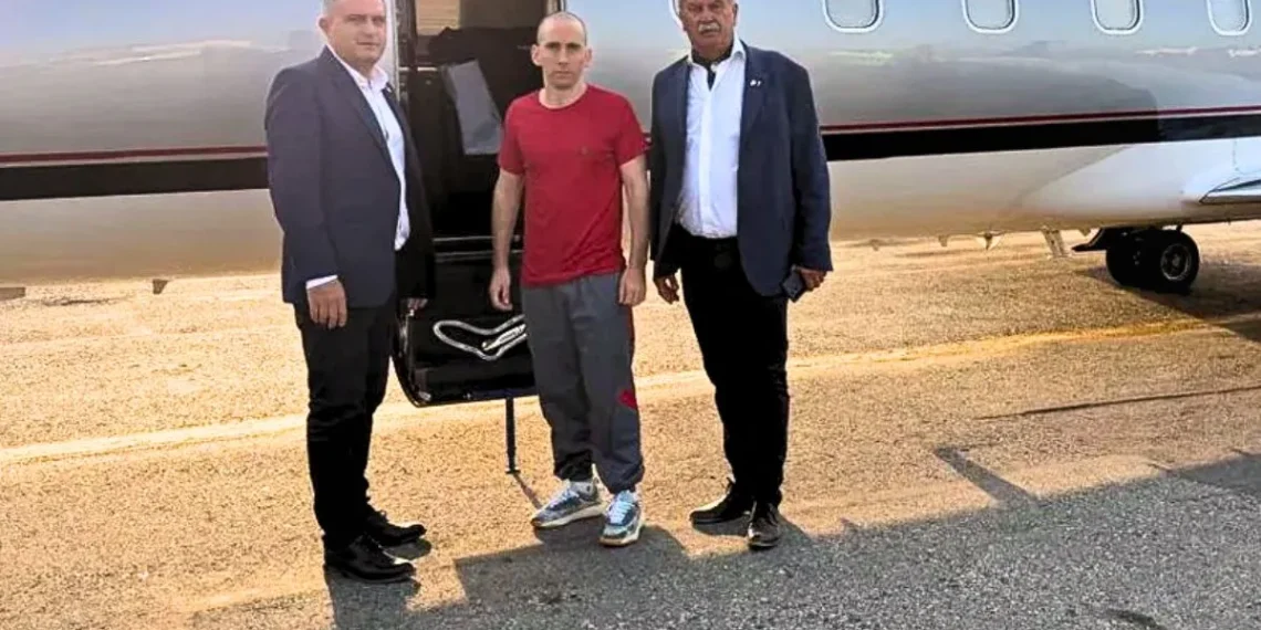 Fin a la pesadilla: Liberaron al gendarme argentino que estuvo 448 días secuestrado por el régimen de Maduro en Venezuela