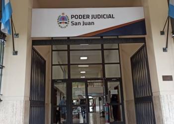 Violento robo en Chimbas: una mujer rompió una ventana para saquear una casa y se dio a la fuga