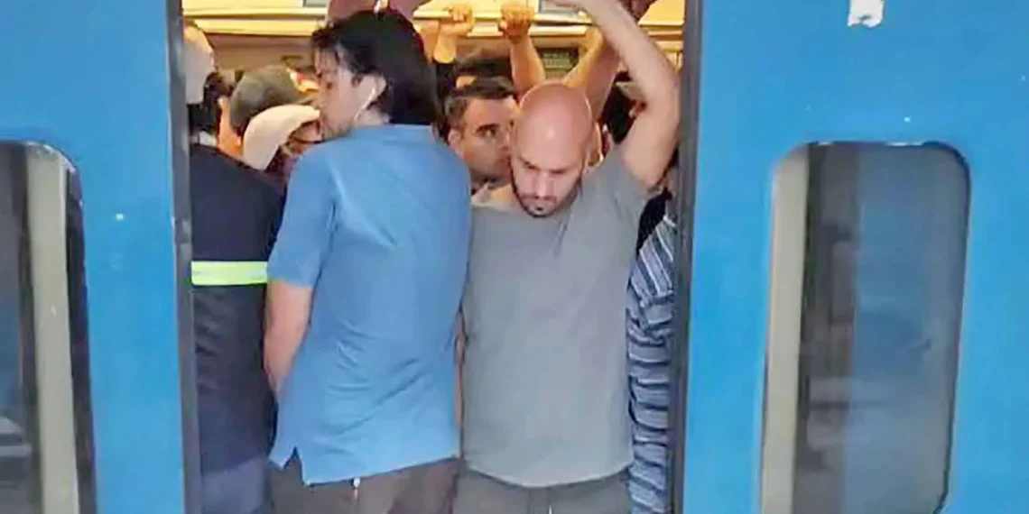 Caos en el Tren San Martín: demoras de hasta una hora y vagones colmados