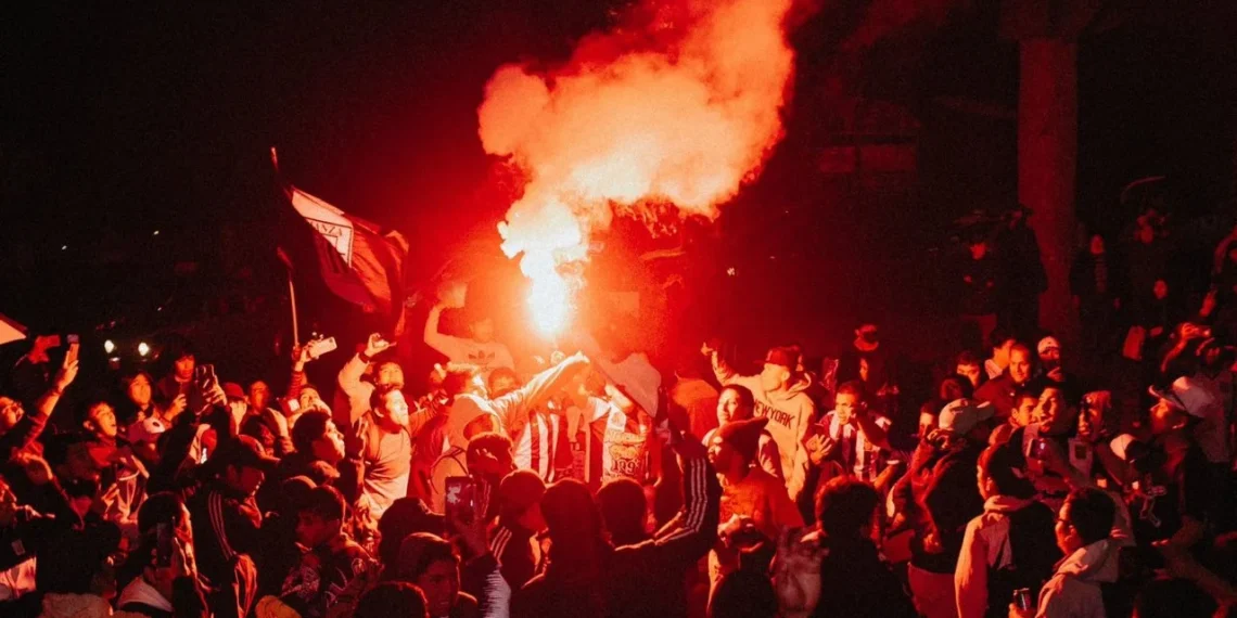 Tragedia en el estadio de Alianza Lima: un muerto y al menos 47 heridos durante un banderazo
