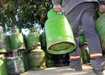 Golpe en Carpintería: le robaron 14 garrafas de la puerta de su negocio