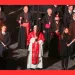 El histórico gesto de León XIV: Carga la cruz en un emotivo Vía Crucis en el Coliseo