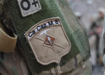 Tropas del Ejército Argentino se desplazan en alta montaña