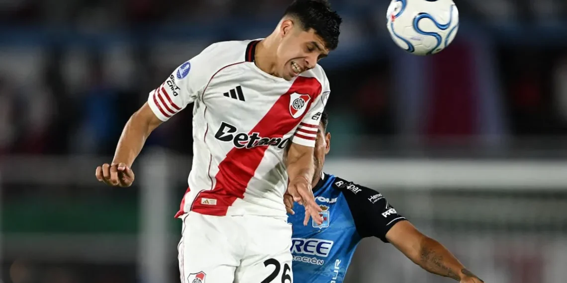 River resistió con diez y se trajo un punto de Bolivia en su debut copero