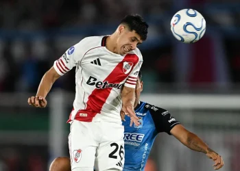 River resistió con diez y se trajo un punto de Bolivia en su debut copero