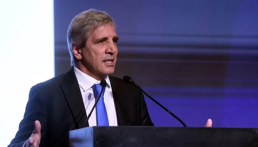 Mensaje de Luis Caputo al sector privado: El Gobierno ratifica el rumbo y exige el ajuste de precios a la nueva realidad