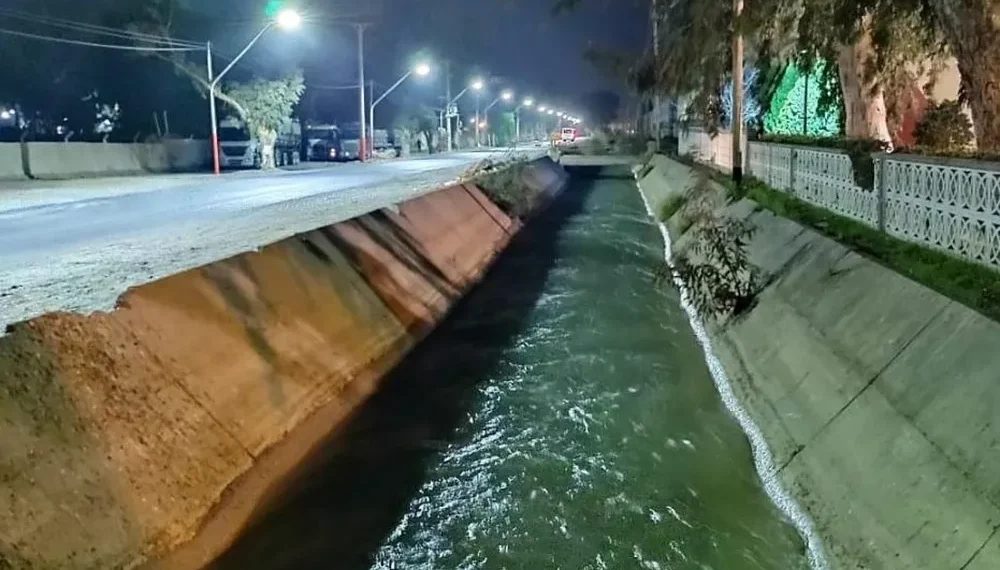Hazaña en Santa Lucía: un policía se lanzó al canal Benavídez para salvar a un hombre