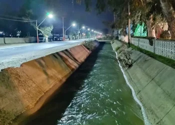 Hazaña en Santa Lucía: un policía se lanzó al canal Benavídez para salvar a un hombre