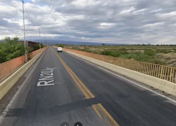 Violento impacto en Ruta 20: un micro de larga distancia y un automóvil chocaron cerca del Puente de Caucete
