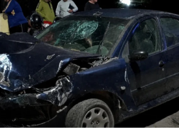 Fuerte choque en Caucete entre un auto y un colectivo de larga distancia deja cuatro heridos