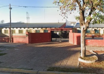 Alerta en las aulas: un alumno ingresó a una escuela con un cuchillo de carnicero