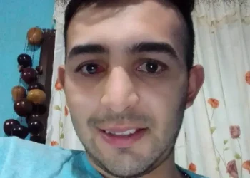 Tragedia en Sarmiento: quién era el joven caucetero que murió tras el vuelco de un camión con cosechadores