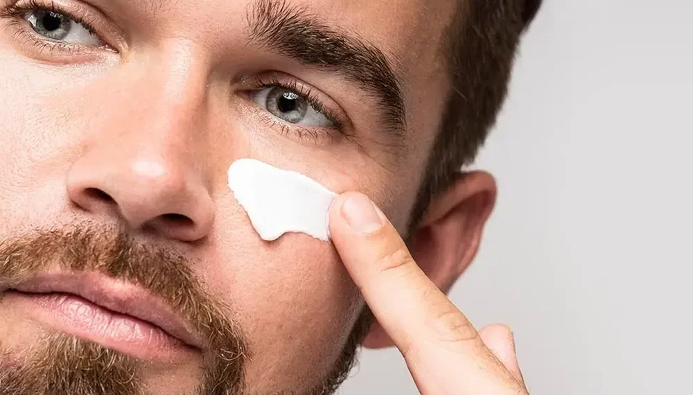 Alerta sanitaria: la ANMAT prohibió una crema antiage para hombres y otros cosméticos