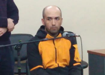 Violento ataque entre amigos de la infancia en Rawson: apuñaló a su vecino y evitó la prisión efectiva