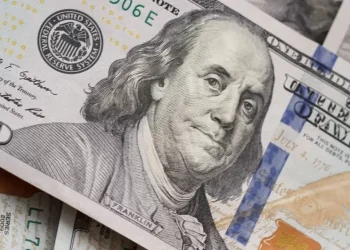 Estabilidad en el mercado cambiario: El dólar oficial cierra por debajo de los $1.400