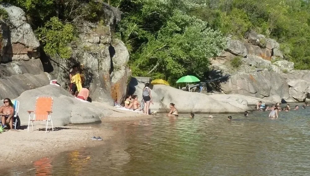 Tragedia en Córdoba: un turista murió ahogado tras arrojarse a un río