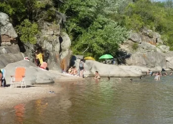 Tragedia en Córdoba: un turista murió ahogado tras arrojarse a un río