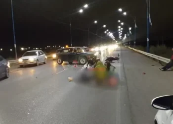 Maniobra imprudente en Ruta 40: quiso esquivar un control policial en «U» y chocó a un motociclista
