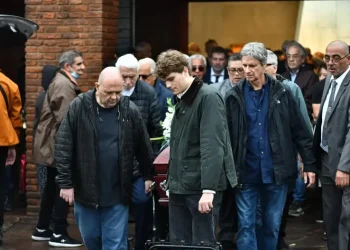 El último adiós a un grande: emotiva despedida a Luis Brandoni