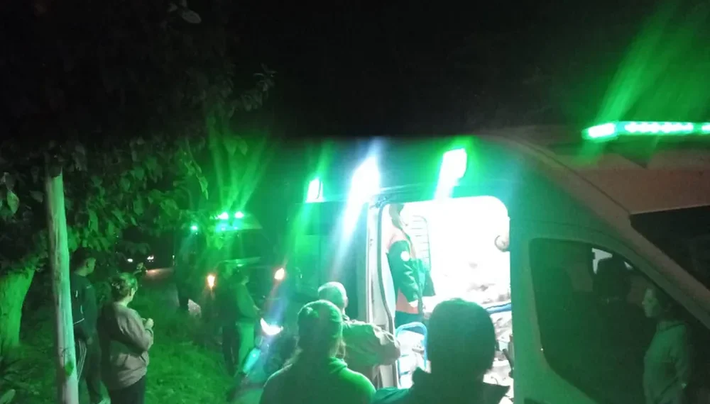 Siniestro vial en Albardón: una mujer fue atropellada por una moto en una zona con poca luz