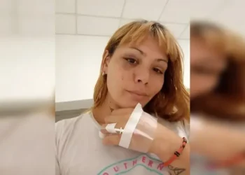 Brutal ataque a la salida de un boliche: una mujer fue agredida y humillada por una patota