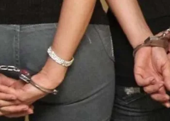 Violencia y descontrol en Capital: dos mujeres detenidas tras atacar a un remisero y agredir a una mujer policía
