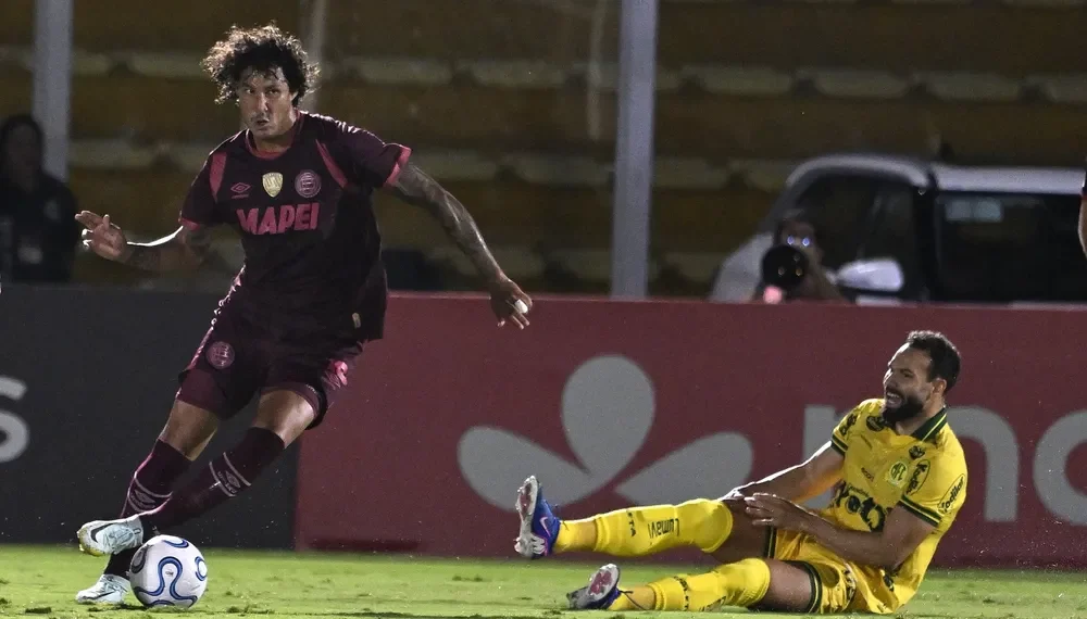 Tropiezo en el debut: Lanús no pudo en Brasil y regresó con las manos vacías