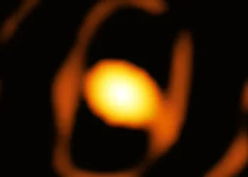 Alerta astronómica: una de las estrellas más masivas del cosmos entra en una fase inusual y perturbadora