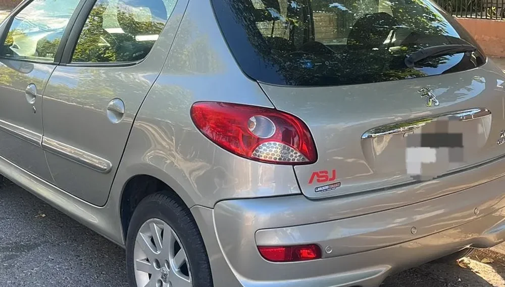 Inseguridad en Rivadavia: atraparon a un ladrón mientras intentaba desvalijar un auto estacionado