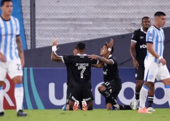 Noche negra en Avellaneda: Racing cayó ante Botafogo sobre la hora y se hunde en una crisis profunda