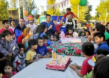 Solidaridad en San Juan: una emprendedora busca cumplir el sueño de quienes nunca pudieron festejar su cumpleaños
