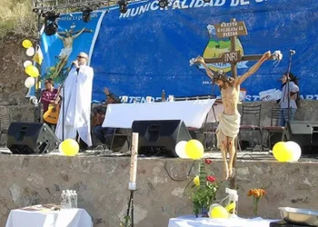 Preparativos para la tradicional Fiesta del Cristo de la Quebrada en Sarmiento