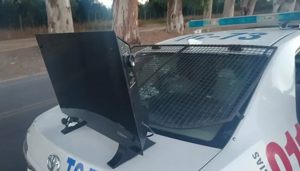 Rivadavia: Caminaban con un caloventor al hombro por una avenida, intentaron huir y cayeron presos
